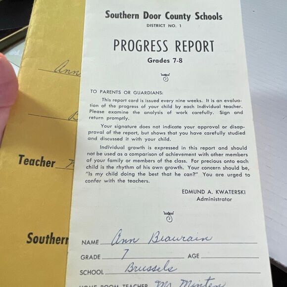 Vintage Ephemera Report cards from 1940’s and 8 years after. - Picture 8 of 10
